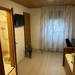 - Rheingauer Hof 3* エーストリッヒ・ヴィンケル
