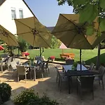 - Rheingauer Hof ベッド・アンド・ブレックファスト エーストリッヒ・ヴィンケル