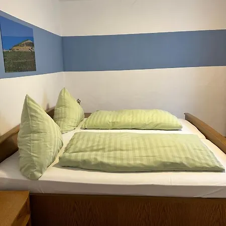 - Rheingauer Hof Bed and Breakfast 3*