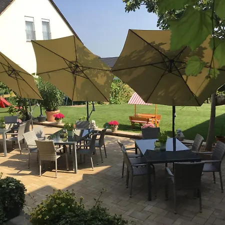 - Rheingauer Hof Bed & Breakfast Oestrich-Winkel