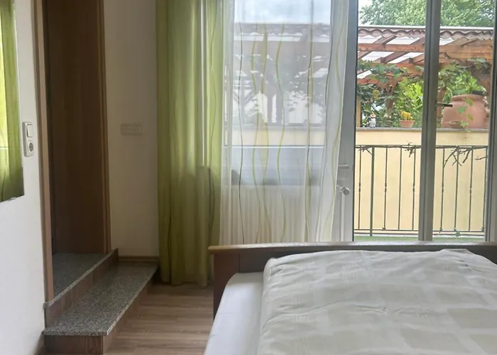 - Rheingauer Hof Frühstückspension Oestrich-Winkel